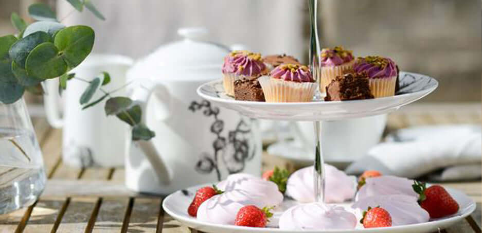 Enjoy Afternoon Tea In Style On Exquisite Fine Bone China