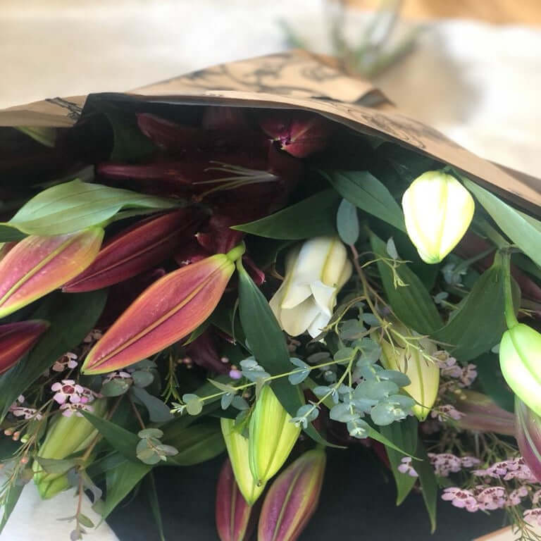 Relaxed Lily Bouquet