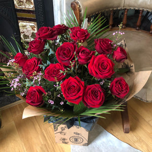 18 red roses 