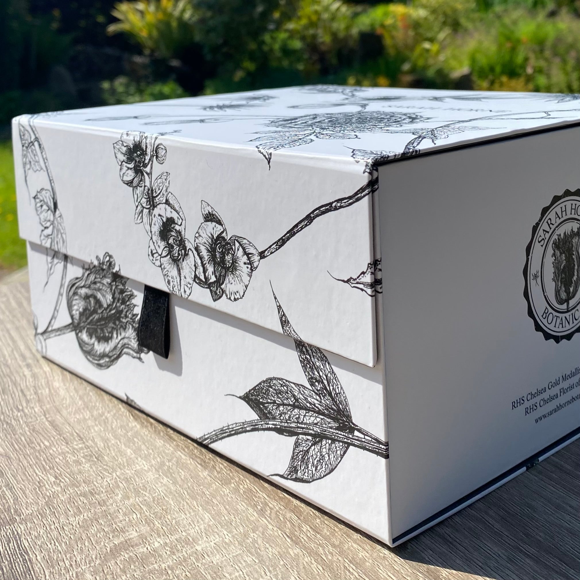 Botanical design gift box