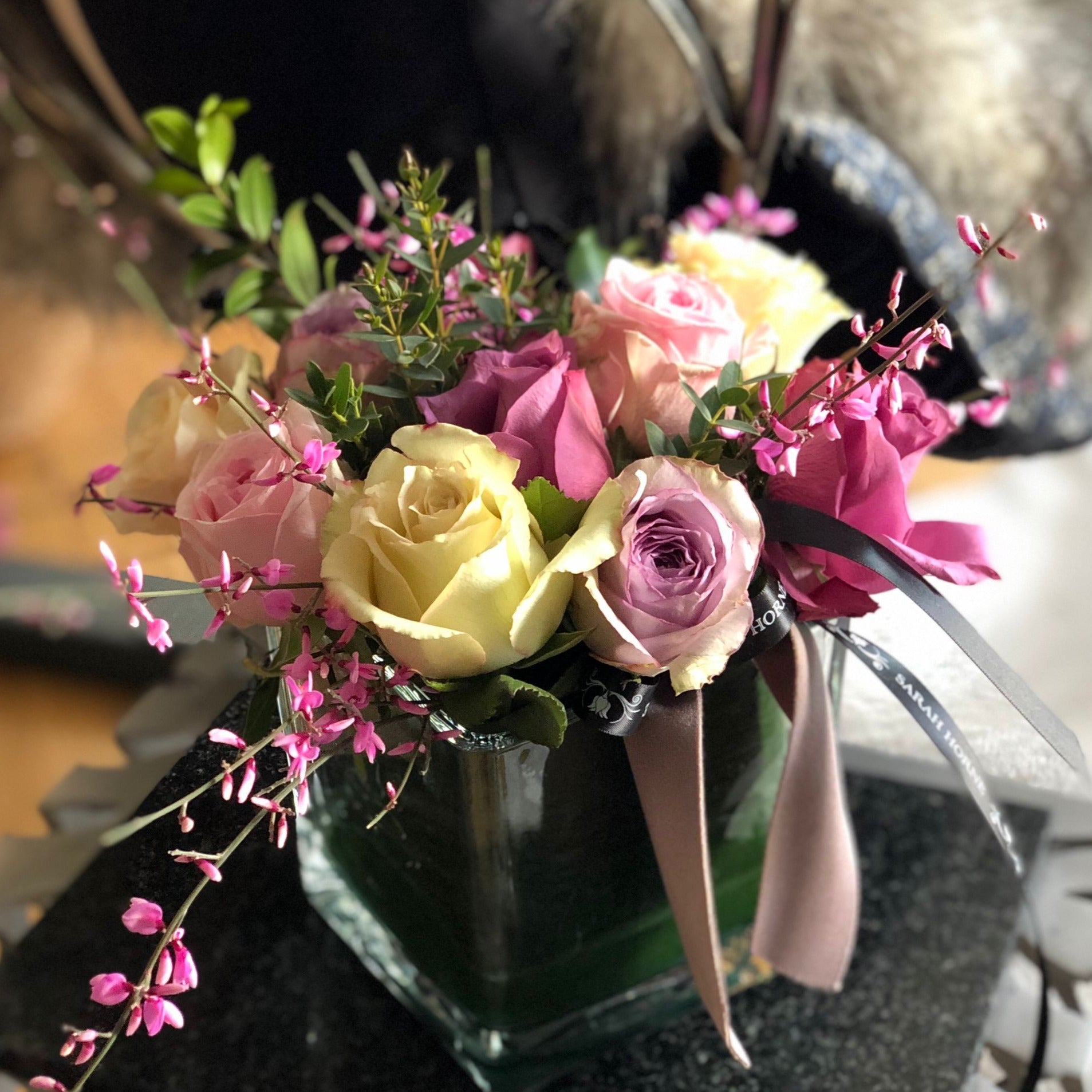 10 pastel roses in a cube vase 